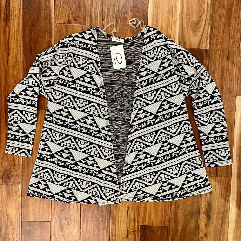 Dainty Hooligan Women’s Up A Notch Aztec White and Black Cardigan Blazer - Picture 3 of 13